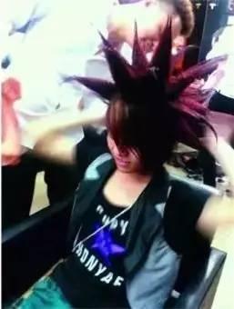 国产车杀马特视频,独特造型引发热议，揭秘视频背后的文化现象